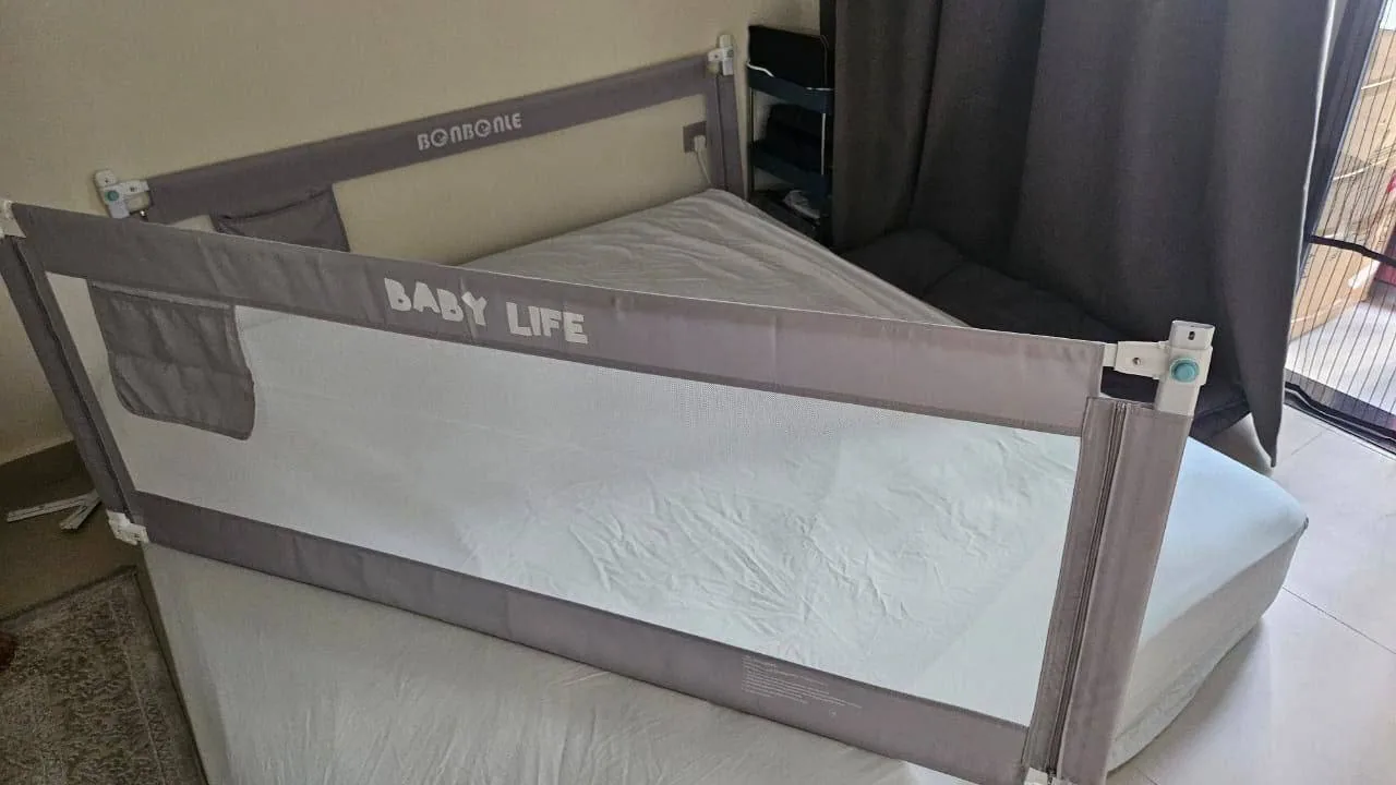 Simple baby crib in a bedroom, suggesting gently used baby furniture that parents in Dubai might share or pass on